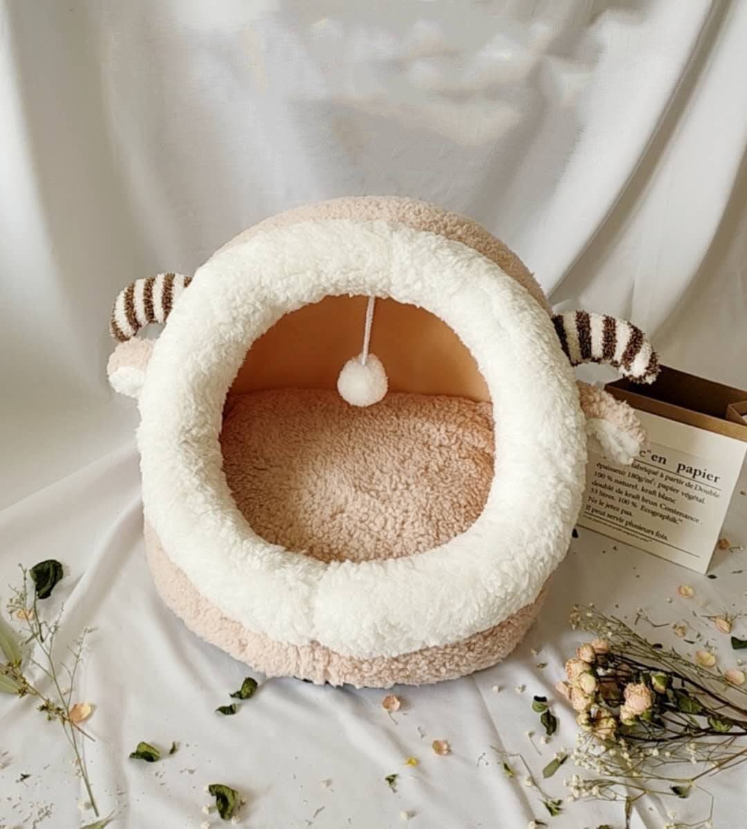 Cozycat Winter Hideaway: Warm And Stylish Cat Litter Kennel